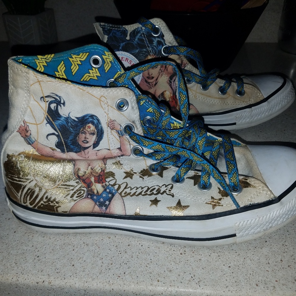 Wonder woman converse